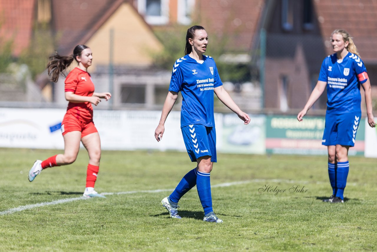 Bild 392 - F TSV Zarpen - Holstein Kiel II : Ergebnis: 2:6